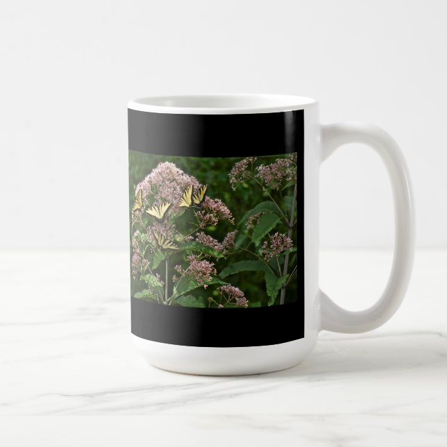 Tiger-Frack-Schmetterlinge auf Joe Pye Weed Tasse (Rechts)