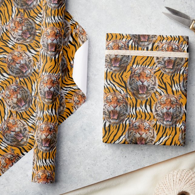 Tiger Head on Tiger Skin Animal Print Design Geschenkpapier (Von Creator hochgeladen)