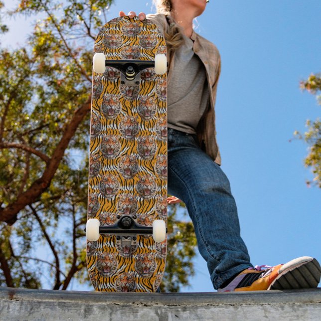 Tiger Head on Tiger Skin Animal Print Design Skateboard (Von Creator hochgeladen)