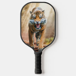 Tiger im Hintergrund Pickleball Schläger