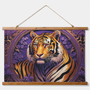 Tiger im lila wandteppich mit holzrahmen