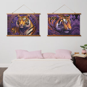 Tiger im lila wandteppich mit holzrahmen