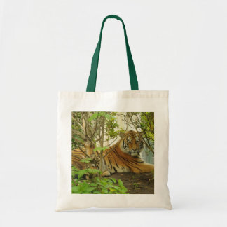 Tiger im Wald Tragetasche