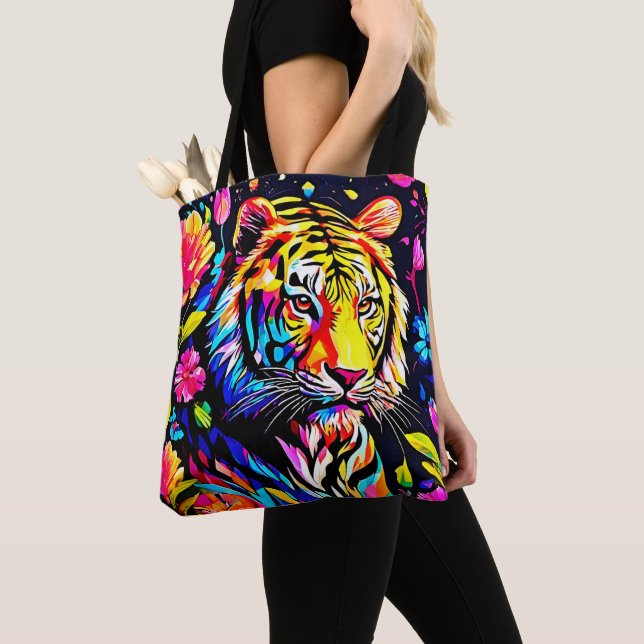 Tiger in einem Blumtraum (Von Nahem)