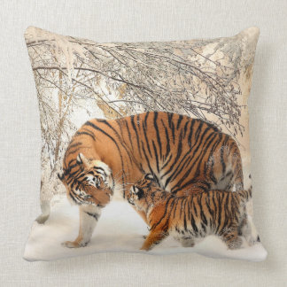 Tiger Mother and Cub Throw Pillow 20" x 20" Kissen