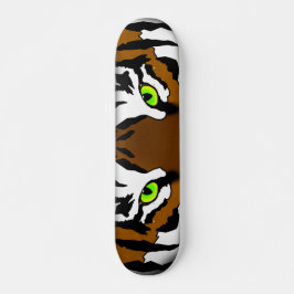 Tiger mustert Skateboard