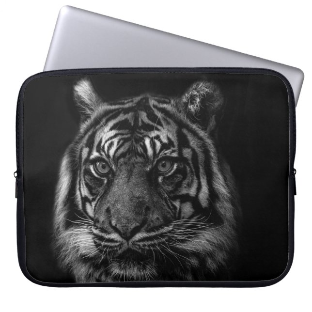 TIGER PORTRAIN IN BW LAPTOPSCHUTZHÜLLE (Vorderseite)