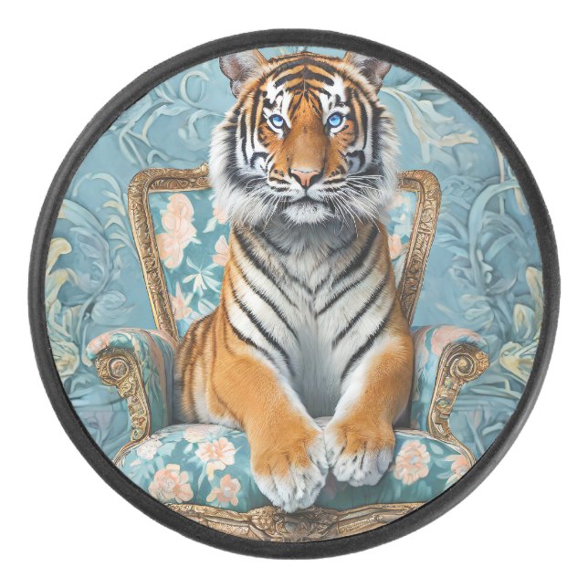 Tiger sitting on a vintage chair eishockey puck (Vorderseite)