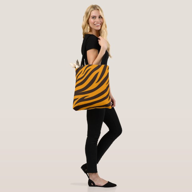 Tiger Stripe schwarz Orange Wildtier Hautmuster (Am Model)