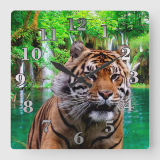 Tiger und Wasserfall Quadratische Wanduhr