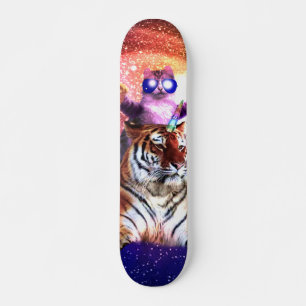 Tigerunikorin mit einer Raumanschette Skateboard