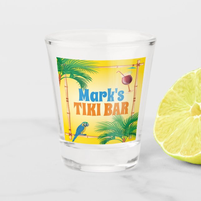 Tiki Bar mit Papageien und Getränken und Individue Schnapsglas (Vorderseite)