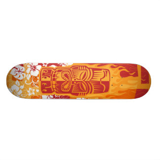 Tiki Plattform mit Flammen Skateboard