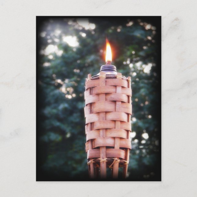 Tiki Torch - Bambus Outdoor Torch mit Flamme Postkarte (Vorderseite)