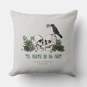 Til Death Gray Gothic Irish Floral Skull & Rose Kissen
