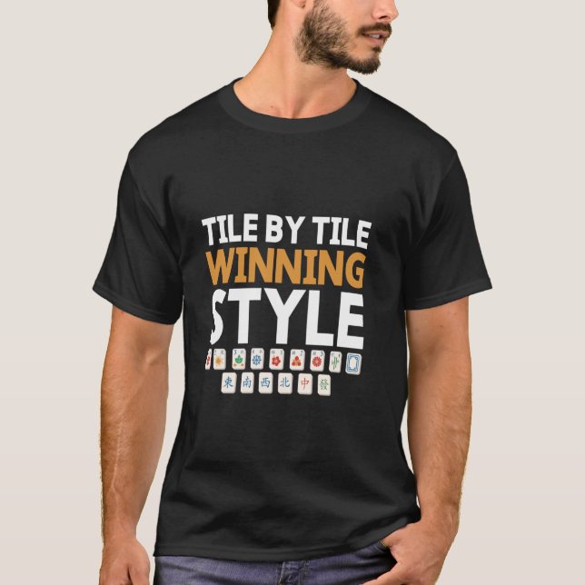 Tile by Tile Gewinner Style Tile Spiel Mahjong Pla T-Shirt (Vorderseite)