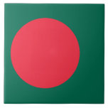 Tile mit der Flagge Bangladeschs Fliese<br><div class="desc">Fügen Sie Ihrem Dekor einen kühnen Ausdruck nationalen Stolzes hinzu, mit dieser bemerkenswerten Kachel mit der Flagge Bangladeschs! Diese Kachel zeigt den lebhaften roten Kreis vor dem reichen grünen Hintergrund und erfasst das Wesen des bangladeschischen Erbes in zeitloser und dauerhafter Form. Ob als dekorativer Akzent, als funktionales Stück in der...</div>