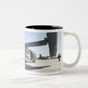 Tiltrotor Flugzeuge 2 des Osprey V-22 Zweifarbige Tasse