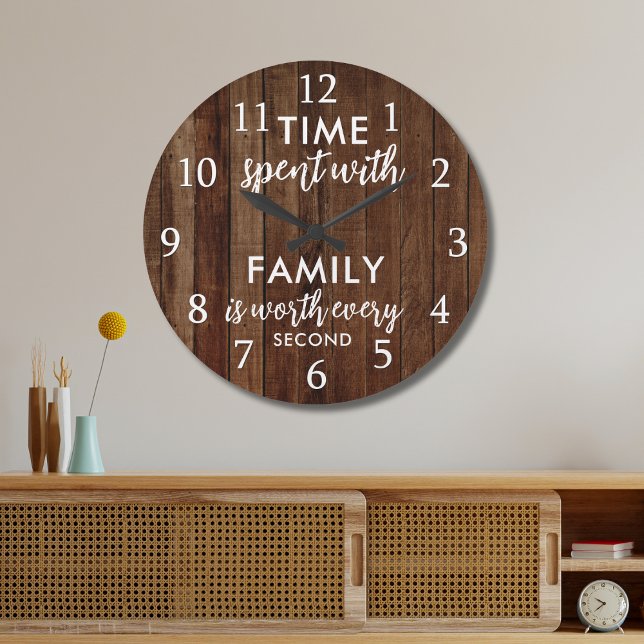 Time With Family Quote Typography Rustic Dark Wood Große Wanduhr (Von Creator hochgeladen)