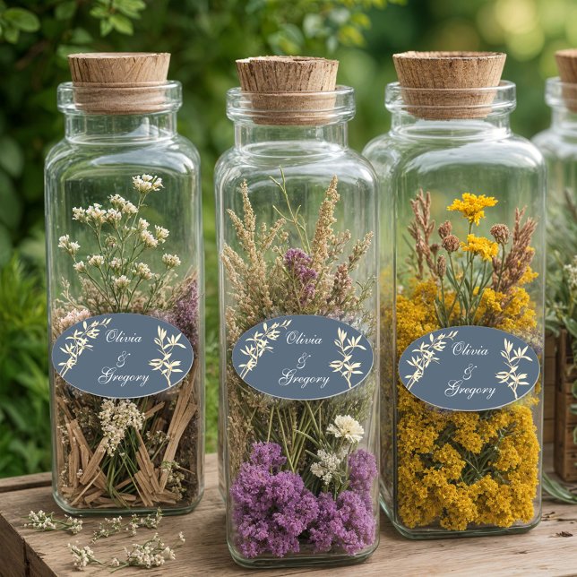 Timeless Floral Symphony in Blue Ovaler Aufkleber (Von Creator hochgeladen)