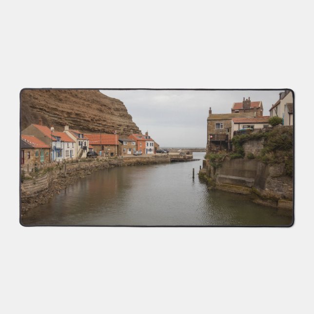 Timeless Staithes: Where the Beck Meets the Sea Schreibtischunterlage (Vorderseite)