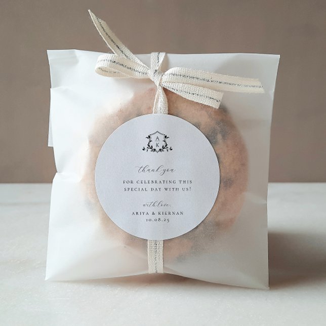 Timeless Vines Black Crest Wedding Monogram Runder Aufkleber (Von Creator hochgeladen)