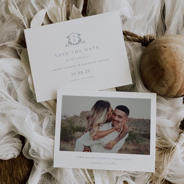 Timeless Vines Dusty Blue Crest Monogram Photo Save The Date (Von Creator hochgeladen)