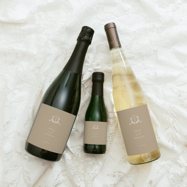 Timeless Vines Monogram Crest Beige Weinetikett (Von Creator hochgeladen)