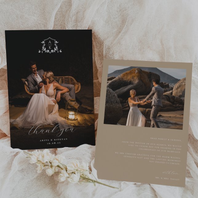 Timeless Vines Monogram Crest Wedding Photo Dankeskarte (Von Creator hochgeladen)