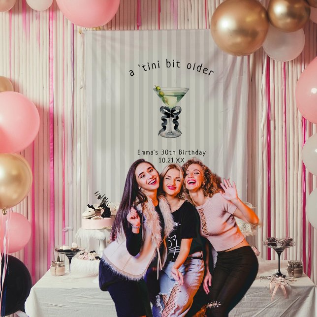 Tini Bit Older | Martini Themed Geburtstag Wandteppich (Von Creator hochgeladen)