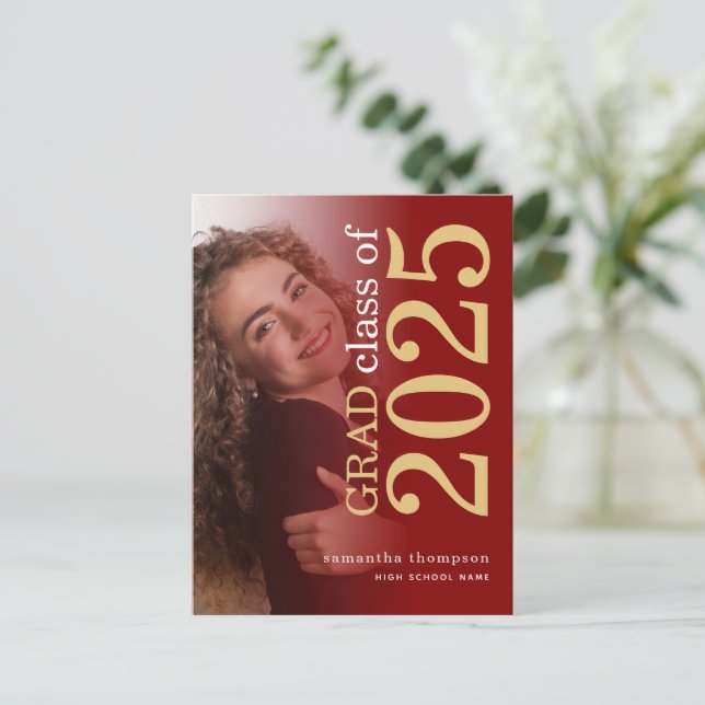 Tinted Foto Maroon Gold 2025 Abschluss Ankündigungspostkarte (Stehend Vorderseite)