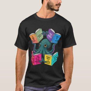Tintenfisch trinkt Kaffee während er viele Bücher T-Shirt