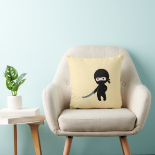 Tiny Angry Ninja auf Yellow Kissen