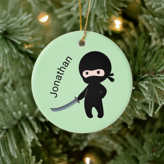 Tiny Angry Ninja, Individuelle Name auf Green Keramik Ornament (Baum)