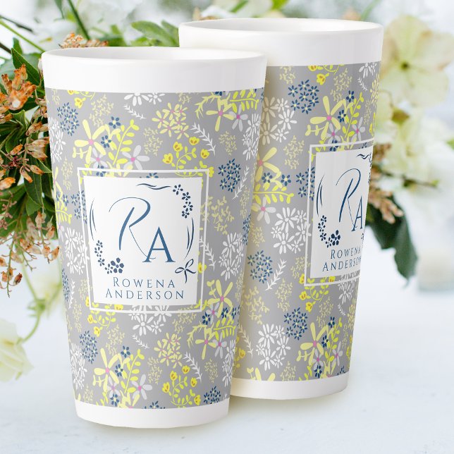 Tiny Bouquet Blume Gray Lavendel Milchtasse (Lovely and sweet tiny flowers bouquet design.)