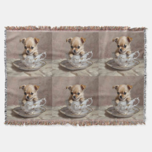 Tiny Delight: Chihuahua Puppy in einem Teacup Decke