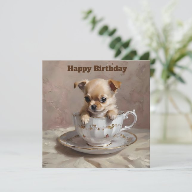 Tiny Delight: Chihuahua-Welpe in einem Teacup, Karte (Stehend Vorderseite)