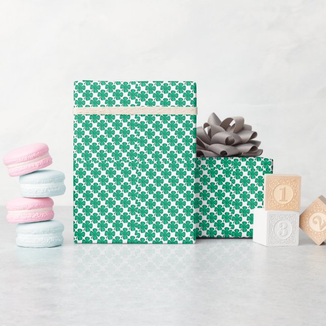 Tiny Four Leaf Clovers glänzendes Packpapier (Babyparty)
