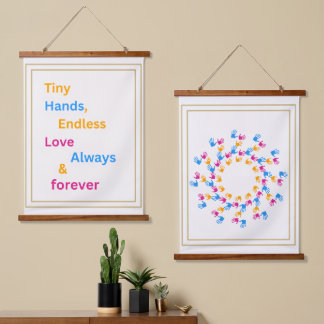 Tiny Hands Endless Love –Family Handprint Wall art Wandteppich Mit Holzrahmen