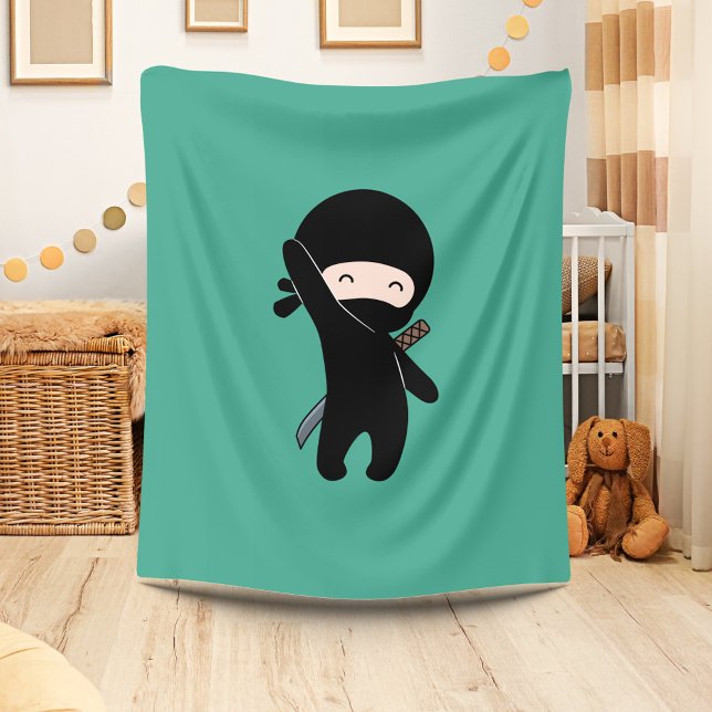 Tiny Happy Ninja auf Dark Green Fleecedecke (Von Creator hochgeladen)