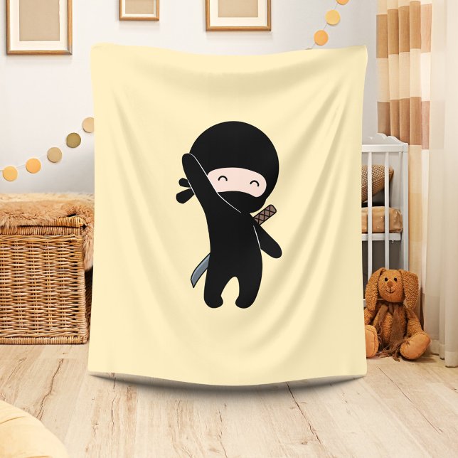 Tiny Happy Ninja auf Yellow Fleecedecke (Von Creator hochgeladen)