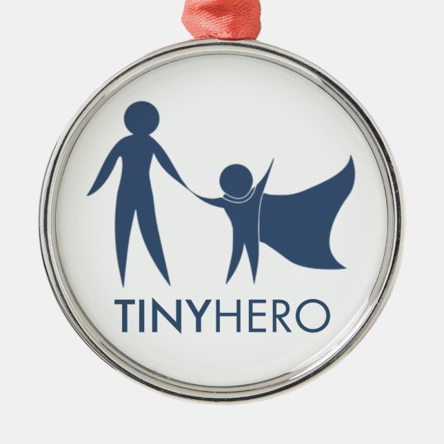 Tiny Hero Premium Ornament Aus Metall (Vorne)