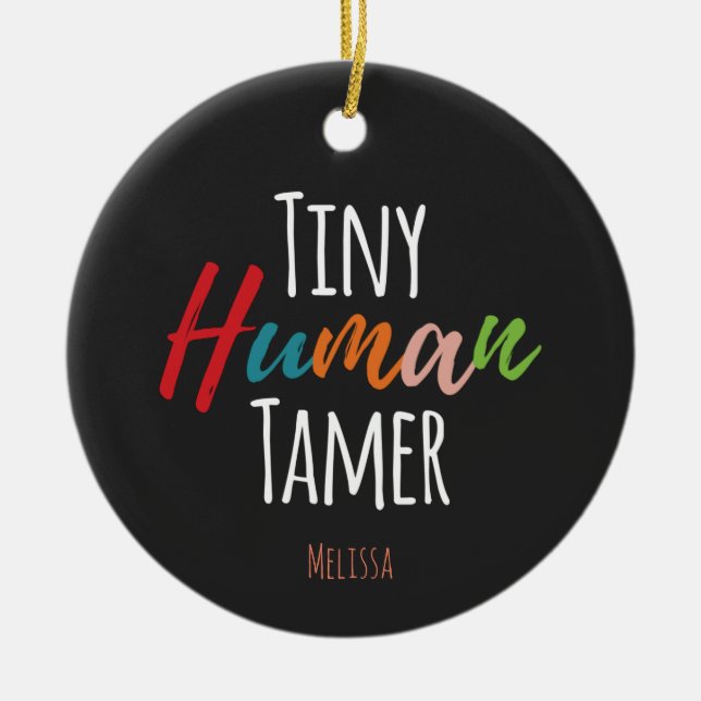 Tiny Human Tamer Kindergarten Lehrerin Typografie Keramik Ornament (Vorne)