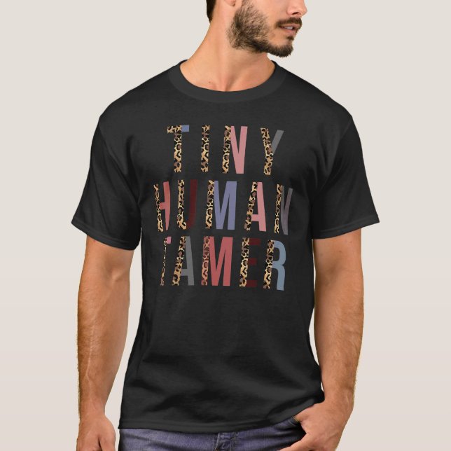 Tiny Human Tamer Leopard Chaos Chaos Mama Mutter T-Shirt (Vorderseite)