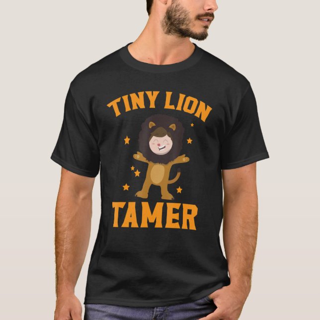 Tiny Lion Tamer Circus Mitarbeiter Kostümkarneval  T-Shirt (Vorderseite)