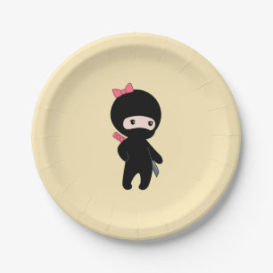 Tiny Ninja Girl auf Gelb Pappteller