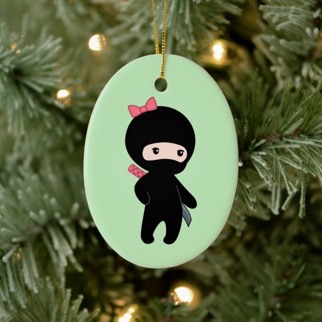 Tiny Ninja Girl on Green Keramik Ornament (Baum)