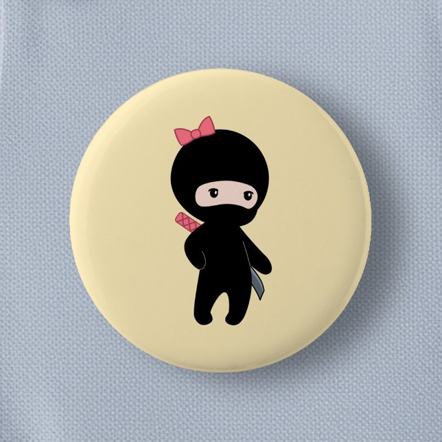 Tiny Ninja Girl on Yellow Button (Von Creator hochgeladen)