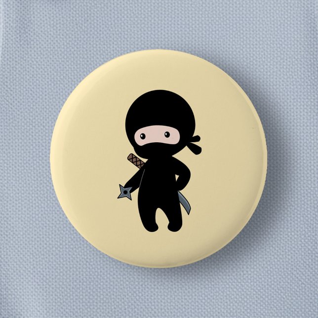 Tiny Ninja Holding Drewing Star auf Gelb Button (Von Creator hochgeladen)