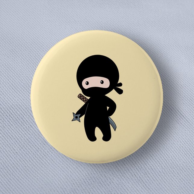 Tiny Ninja Holding Drewing Star auf Gelb Button (Von Creator hochgeladen)